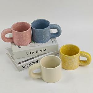 Taza de cerámica <span class=keywords><strong>Kawaii</strong></span> de Arte de tinta minimalista moderno, taza de porcelana con orejas grandes, taza de café bonita para uso en cafetería, ideal para regalos de negocios - Product Image 1