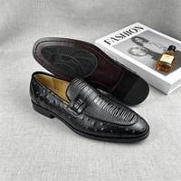 Mocassins de luxe style exotique pour homme, en cuir imprimé autruche, texture côtelée élégante, chaussures noires à enfiler pour gentleman