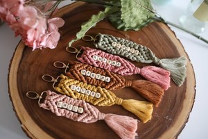 LLavero de macramé personalizado, joyería de borla tejida de cuerda de algodón hecha a mano, nombre se puede personalizar llavero de letra - Product Image 3