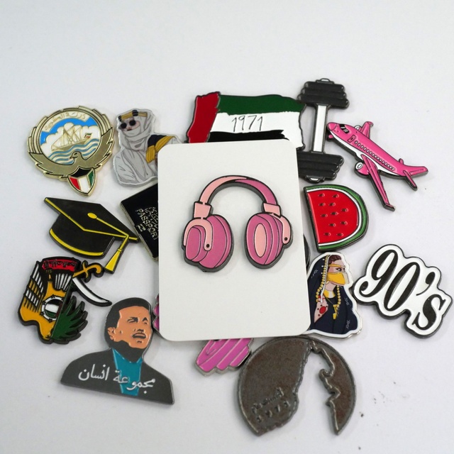 Custom Logo Engraved Traditional Electroplated Soft Enamel Metal Pin with Embossing Printing Fashion Music for Phone Bag