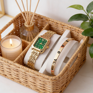LP35 Accessoires de mode et bijoux, Ensemble de 2 montres à quartz pour femme, <span class=keywords><strong>montre</strong></span>-<span class=keywords><strong>bracelet</strong></span> carrée dorée en métal économique avec <span class=keywords><strong>bracelet</strong></span> en diamant - Product Image 1