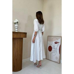 Robe Cache-Cœur Élégante Blanche Scintillante Ceinturée Coupe Trapèze Col V Tissée Respirante pour Usage Quotidien Décontracté - Product Image 1