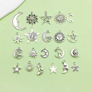 จี้รูปดาวและพระจันทร์ทำจากโลหะผสมเงินโบราณ สำหรับทำสร้อยข้อมือ DIY อุปกรณ์ตกแต่งเครื่องประดับ ชุบด้วยโลหะผสมสังกะสี - Product Image 1