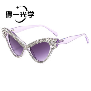 De Yi <b>Optics</b> Diamond Encrusted Cat Eye Sunglasses Black Frame Purple Lens UV400 Women's Fashion Sunglasses - Product Image 3
