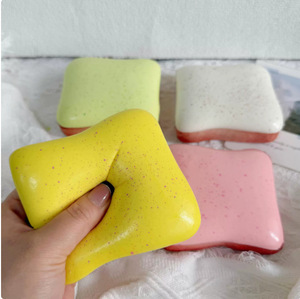 ของเล่นบีบคลายเครียดรูปขนมปัง PU น่ารัก นุ่มนิ่ม บีบแล้วคืนรูปช้าๆ ขายส่ง - Product Image 6
