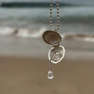 Collar de Plata de Ley S925 con Diseño de Concha de Verano, Estilo Francés Retro, Cadena con Pequeños Dijes de Flores Medievales - Product Image 1