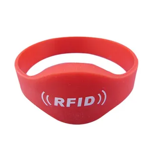 Fabrika fiyat 13.56mhz silikon bileklik Fm11rf08 spor Rfid bileklik soyunma anahtar Rfid bilezikler