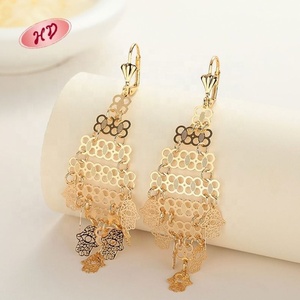 ต่างหูห่วงแบบวินเทจเคลือบทอง 18K ยี่ห้อ Joyeria สำหรับผู้หญิงและผู้ชาย ทำจากทองแดงผสมประดับเพชรซิร์คอน ขายส่งเครื่องประดับแฟชั่น - Product Image 4