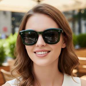 Gafas de Sol Cuadradas con Marco Grueso de Color Caramelo Vintage 2026 con Logotipo Personalizado, Protección UV400 y Remaches, para Hombre y Mujer - Product Image 3