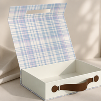 Boîte cadeau en forme de mallette pour vêtements, ruban, rose