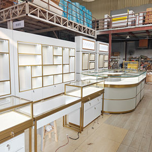 <span class=keywords><strong>Vitrine</strong></span> à bijoux <span class=keywords><strong>moderne</strong></span> de luxe sur mesure avec éclairage LED, présentoir mural en verre, cadre doré, design de magasin de bijoux - Product Image 2