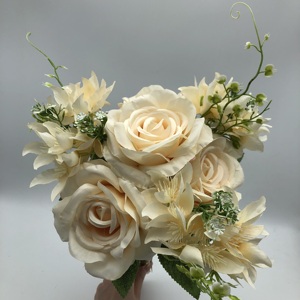 K-0060 Comprar en Línea <span class=keywords><strong>a</strong></span> Precio de Fábrica, Flores Artificiales OEM, Rosas Artificiales Realistas al Tacto, Ramo de Rosas Blancas Artificiales al por Mayor - Product Image 4