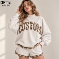 Ensemble short et sweat-shirt oversize à col montant pour femme, motif camouflage, lettres appliquées, patchwork, bordure côtelée, logo brodé, design streetwear