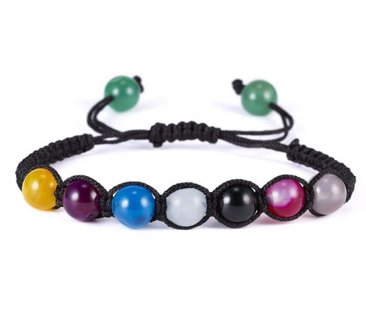 Bracciale intrecciato in pietra naturale.