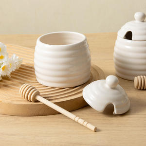 Pot à miel en céramique personnalisé avec couvercle, blanc, rond, hermétique, pour usage en cuisine - Product Image 3