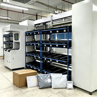 Système de tri mural modulaire pour colis, adapté aux hubs de livraison, aux centres de distribution et aux entrepôts de vente en ligne, avec stockage et flux de travail personnalisables