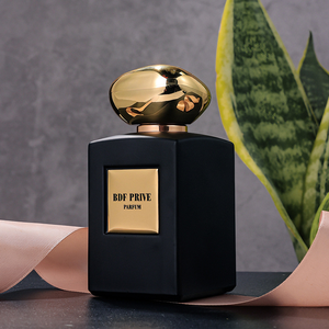 Etiquetas <span class=keywords><strong>de</strong></span> Metal Personalizadas con Grabado, <span class=keywords><strong>de</strong></span> Aleación <span class=keywords><strong>de</strong></span> Zinc, para Botellas <span class=keywords><strong>de</strong></span> Perfume, <span class=keywords><strong>Venta</strong></span> Caliente - Product Image 3