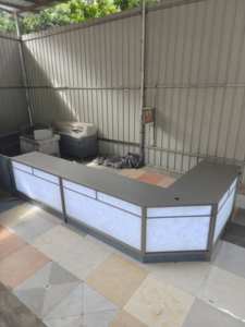 Mostrador <span class=keywords><strong>de</strong></span> Recepción LED Moderno <span class=keywords><strong>de</strong></span> Acero Inoxidable, Forma Única Personalizable, Impermeable, Fácil <span class=keywords><strong>de</strong></span> Instalar para Restaurantes y Centros Comerciales - Product Image 5