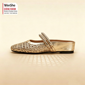 Sandalias Planas Metálicas Doradas Trenzadas con Tachuelas Estilo Mary Jane ODM, Mules Cómodos con Diseño Calado y Punta Cerrada, Zapatos Casuales - Product Image 1