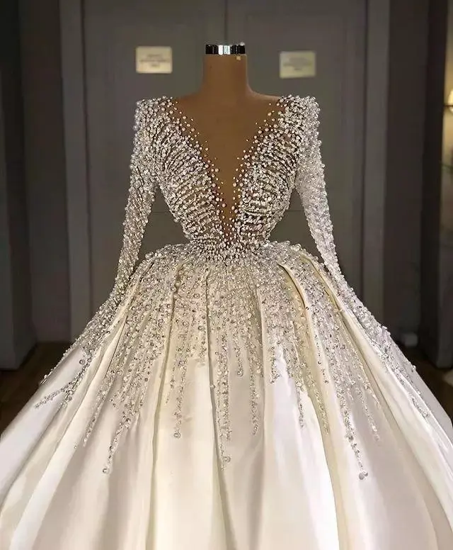 Satin Wedding Dresses Luxury 2023 Bride Pearls Beads V Neck Long Sleeves Puffy Ball Gown Saudi Arabia Dubai Bridal Gowns MW364