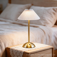 Lampe de table LED moderne et simple en tissu avec abat-jour floral à intensité variable, alimentation CA, CRI 90 élevé pour salon et projets hôteliers