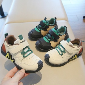 أحذية فورست غامب للأطفال لموسم ربيع وخريف 2026، أحذية رياضية خفيفة الوزن ومتينة للجنسين مع إغلاق فيلكرو ونعل ناعم باللون الأبيض - Product Image 1