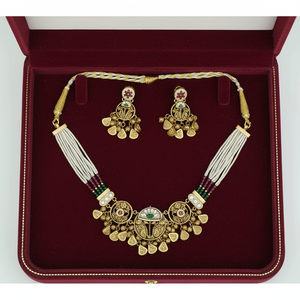 Conjunto de Collar Gargantilla de Plata Estilo Herencia con Perlas, Colgante Tradicional Dorado y Pendientes a Juego para Bodas - Product Image 3