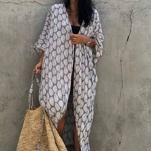 2025 chemisier en coton imprimé feuilles florales un cardigan de style soutien-gorge pour la protection solaire pour les <span class=keywords><strong>vacances</strong></span> et les vêtements de plage - Product Image 3