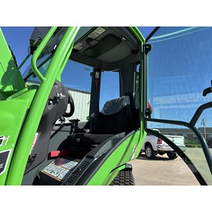 Minicargadora AVANT 855I 2025 con Capacidad de Elevación Frontal de 4190 lb, Motor Final Tier 4 de EE. UU. - Product Image 4