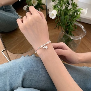 สร้อยข้อมือเงินแท้ S925 ประดับมุกเทียมและดีไซน์ดอกลิลลี่ออฟเดอะแวลลีย์สำหรับผู้หญิงสวมใส่ทุกวัน - Product Image 2