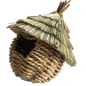 Nichoir à oiseaux tissé à la main 17x22 en herbe, à suspendre en extérieur pour le jardin - Product Image 4