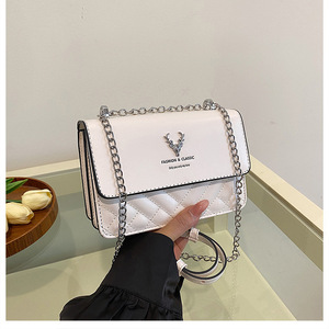 Sac bandoulière de luxe orné de diamants - Sac à chaîne de luxe 2025 pour femmes |   Sac à main carré en cuir PU matelassé - Product Image 3