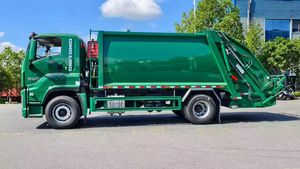Camion à ordures compacté ISUZU GIGA 4X2 d'occasion, neuf, avec 240 ch - Product Image 2