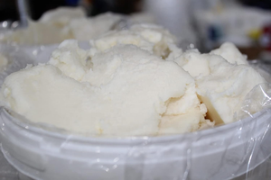 Beurre de karité raffiné blanc inodore, base cosmétique pour lotion, crème, baume à lèvres, savon, après-shampoing, soins de la peau, vente en gros - Product Image 3
