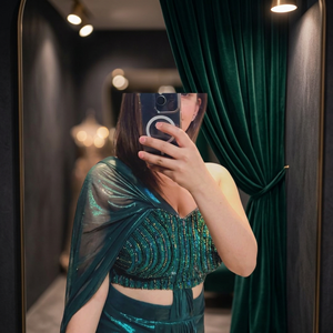 Elegante Saree de Tela Brillante con Blusa Verde, Ropa Étnica India Moderna de Secado Rápido para Todas las Estaciones, Ideal para Cócteles, Recepciones y Fiestas - Product Image 3
