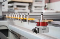 Routeur CNC multifonctionnel personnalisé ATC A4-2030-L12 avec 360° °   Tête rotative à axe et à angle réglables pour pièces de meubles irrégulières