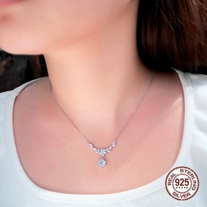 Collar de <span class=keywords><strong>Cadena</strong></span> de Eslabones de Plata de Ley S925 de Joyería Fina <span class=keywords><strong>con</strong></span> Colgante de Zirconia Cúbica Blanca Redonda de 6.5mm en Forma de Hoja, Regalo de Fiesta para Chicas - Product Image 2