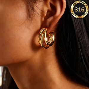 Boucles d'oreilles élégantes en acier titane en forme de C, style européen et américain, multi-couches, géométriques et polyvalentes. - Product Image 2