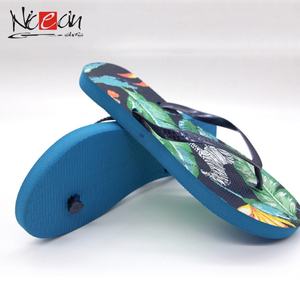 รองเท้าแตะลายม้าลายเขตร้อนแบบกำหนดเอง Nicecin สำหรับผู้หญิง รองเท้าแตะชายหาดฤดูร้อนกันลื่น ทำจากยาง PE รองเท้าสลิปเปอร์ โรงงาน OEM ขายส่ง - Product Image 3