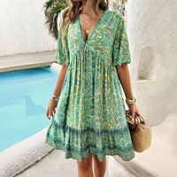 Robe d'été élégante pour femme, décontractée, imprimée, col en V, à volants en cascade, ornée de paillettes, avec boutons naturels, idéale pour la plage et les vacances en bord de mer