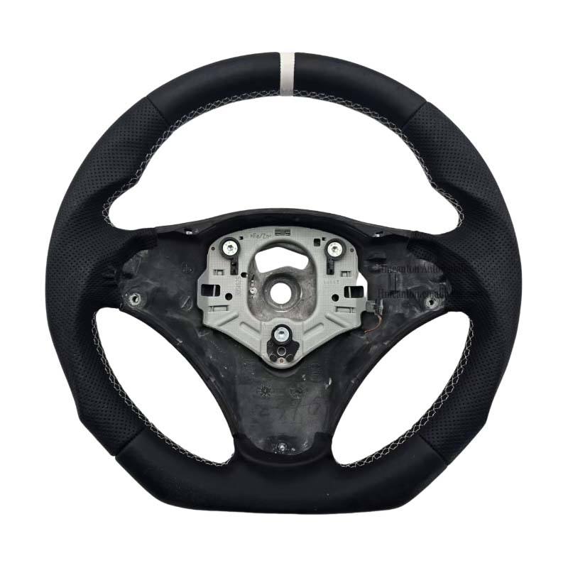 ชุด M + หนัง + แถบเย็บสีขาว + มีรู