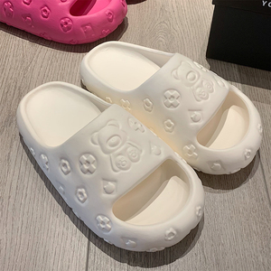 XIXITIAO Koreanische 3D-Bären-Prägung EVA Dicksohlige Weiche Slides für Damen Hotel-Plattform Rutschfeste Sommer-Strandsandalen - Product Image 1