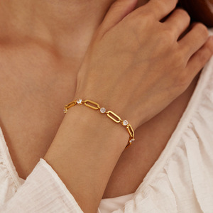 Nouveau bracelet large à fermoir croix géométrique en acier inoxydable plaqué or 18 carats, ajustable, tendance, bijoux à la mode pour femmes - Product Image 6