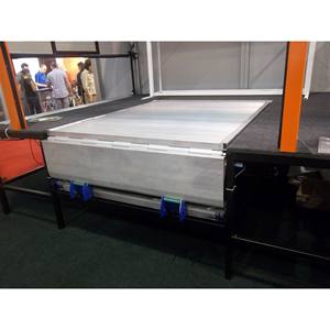 Niveleur de quai électrohydraulique à charnière en aluminium NEW250B-ALL, 6000 kg, antirouille pour l'industrie agroalimentaire et pharmaceutique - Product Image 3