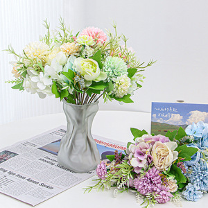 Bouquet de 5 tiges de fleurs artificielles mixtes (hortensia, marguerite) en soie artificielle pour décoration de maison, mariage, <span class=keywords><strong>vase</strong></span>, table - Vente en gros - Product Image 4