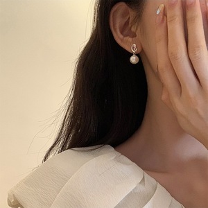 Pendientes de Plata de Ley S925 con Perlas Trenzadas, Joyería Elegante de Alta Gama para Mujer, Chapada en Oro - Product Image 4