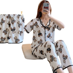Conjunto de pijama de satén de tres piezas de verano para mujer, ajuste holgado, cintura elástica acanalada, manga corta, oso de dibujos animados para transmisión en vivo - Product Image 1