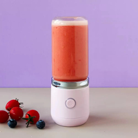 Hoge kwaliteit oplaadbare persoonlijke mini smoothie maker draagbare blender voor kamperen en het maken van fruitsap