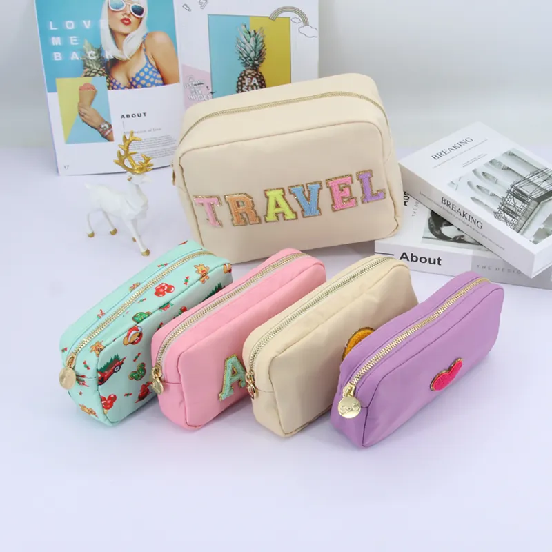 Toptan su geçirmez naylon kumaş makyaj çantası havlu mektubu mini kişiselleştirilmiş sevimli DIY makyaj kozmetik çantası üreticisi
