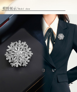 <span class=keywords><strong>JoJo</strong></span> 2025 broche de copo de nieve giratorio de joyería de aleación de lujo de gama alta para niños para <span class=keywords><strong>ropa</strong></span> Pin traje Top ramillete broches de moda - Product Image 5